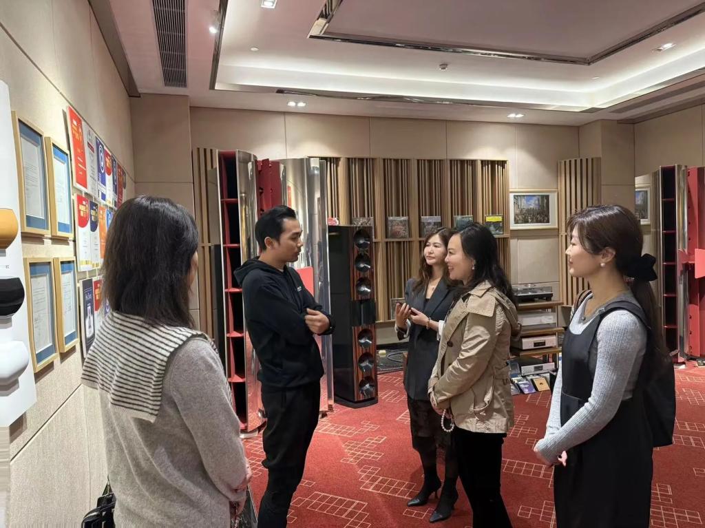 深化校企合作,共育藝管英才——藝術管理系教師赴銳豐文化傳播調研文化藝術交流活動策劃