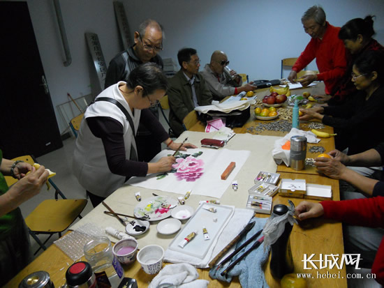 丹青寄晚晴，翰墨頌重陽——石家莊市社區成功舉辦老年書畫展活動